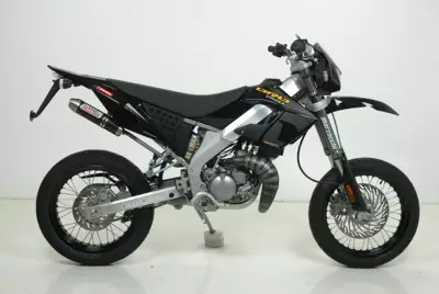 Gianelli Enduro 2T Pakoputki (E-hyv.), Derbi Senda DRD Pro 06- (Oikea puoli) - Duell mopojen varaosat ja tarvikkeet - 114760 - 1