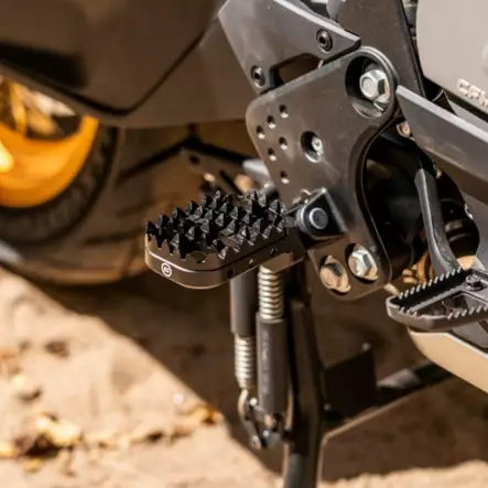 CFMOTO Suurempi jalkatappi oikealle 800MT - Moottoripyörän jalkatapit - 810 - 2