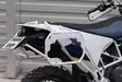 Yakk EXP Side carrier Husqvarna 701 Enduro/Supermoto (16-25) white - Duell MP varaosat ja tarvikkeet - 100550 - 1