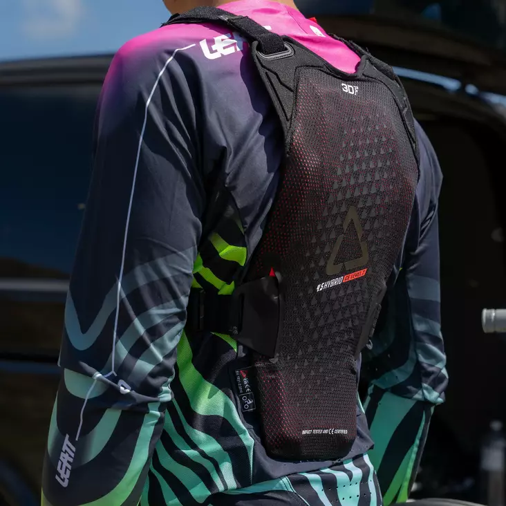 Leatt Rintapanssari 4.5 Hybrid L/XL 172-184cm Musta - Duell ajovarusteet - 45001 - 1