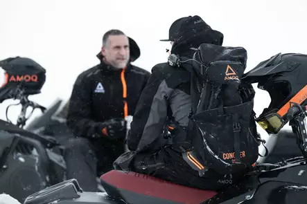 AMOQ Conquer 25L Reppu Musta/Oranssi - Duell ajovarusteet - 52171 - 1