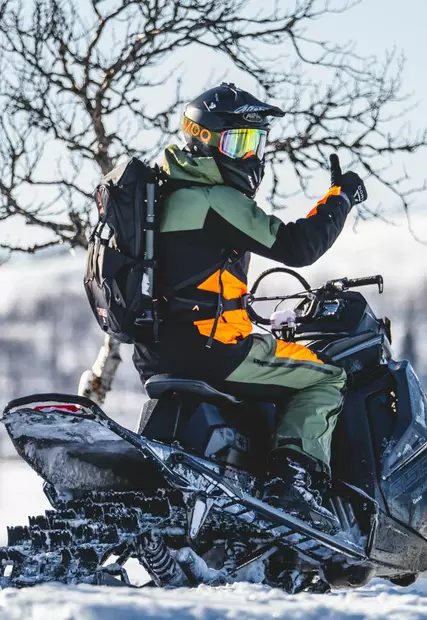 AMOQ Conquer 25L Reppu Musta/Oranssi - Duell ajovarusteet - 52171 - 1