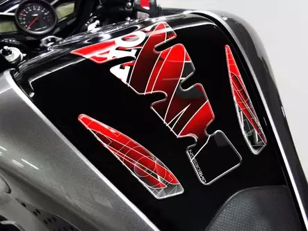Puig Tank Pad Mod.Wings Honda C/Red-Black - Duell MP varaosat ja tarvikkeet - 93271 - 1