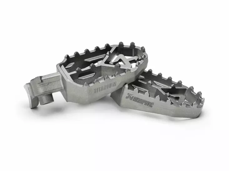 Akrapovic Adventure Footpeg Set (Titanium) Yamaha Ténéré 700 2025 - Duell MP varaosat ja tarvikkeet - 67792 - 1
