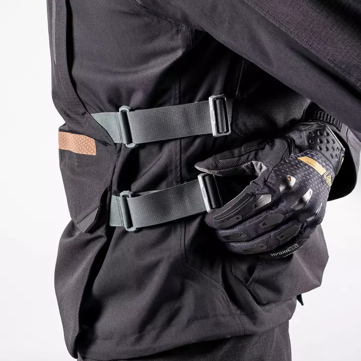 Leatt Ajotakki ADV DriTour 5.5 XL/US44/EU54 Stealth Musta/Harmaa - Duell ajovarusteet - 44502 - 1