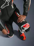 Alpinestars Nahkapuku 1-pcs GP Tech v5 Musta/Valkoinen/ Fluo Punainen, 54 - Duell ajovarusteet - 40423 - 1