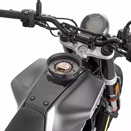 Givi Tanklock kiinnike Tanklocklaukkujen kiinnittämiseen HUSQ. SVARTPILEN 125-4 - Duell MP varaosat ja tarvikkeet - 102834 - 1