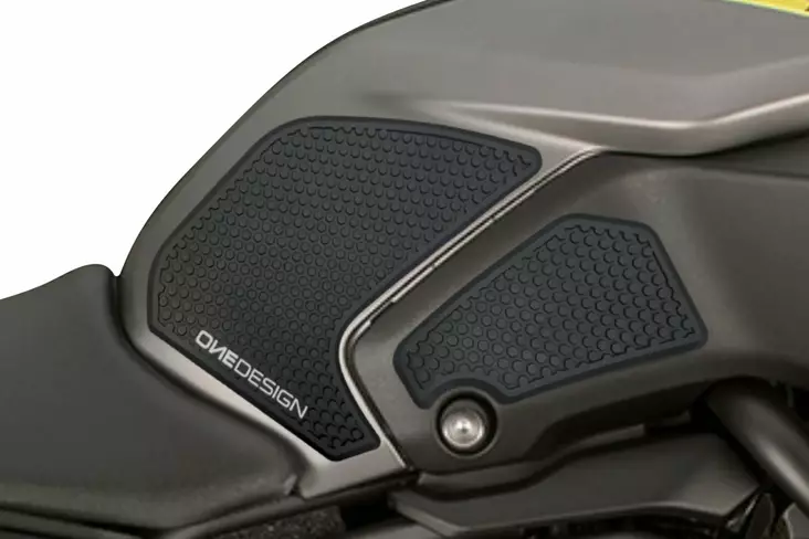 Puig Lateral Tank Pads Yamaha C/Black - Duell MP varaosat ja tarvikkeet - 99255 - 1
