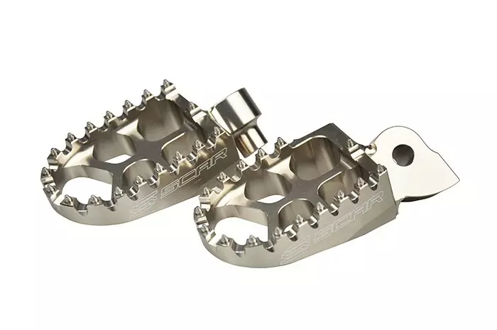 Scar Evolution Footpegs - Yamaha Titanium color - Duell MP varaosat ja tarvikkeet - 75516 - 1