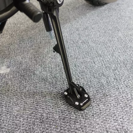 CFMOTO Musta sivutuen levennyspala 450MT - Moottoripyörän seisontatuet - 786 - 2