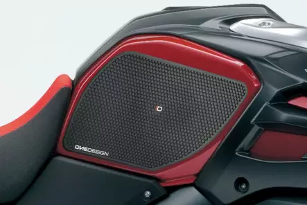 Puig Lateral Tank Pads Suzuki C/Black - Duell MP varaosat ja tarvikkeet - 99566 - 1