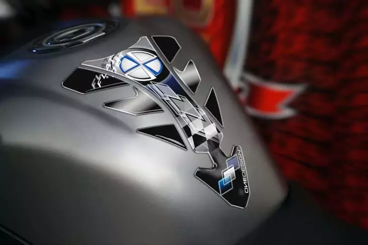 Puig Future Tank Pad Bmw C/Silver - Duell MP varaosat ja tarvikkeet - 92467 - 1