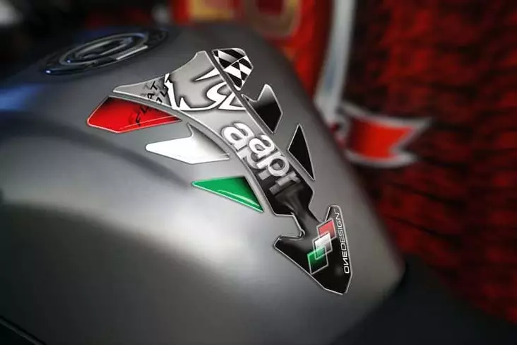 Puig Tank Pad Future Aprilia C/Black - Duell MP varaosat ja tarvikkeet - 92817 - 1