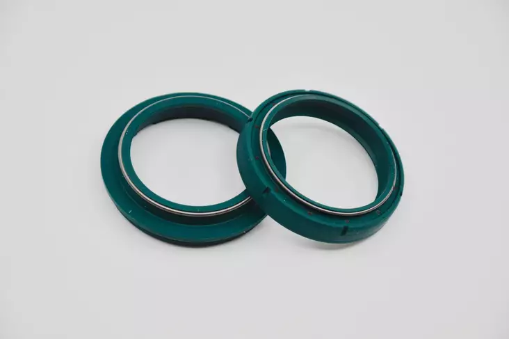 SKF Oil & Dust Seal 43 mm. - KAYABA - Duell MP varaosat ja tarvikkeet - 124517 - 1