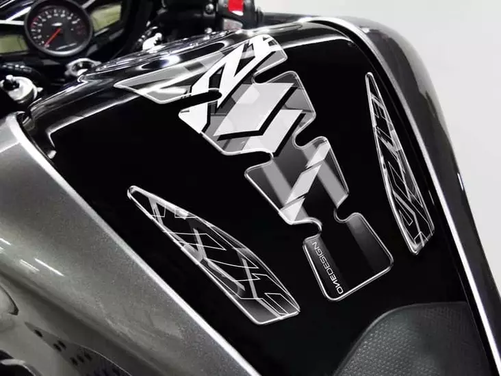 Puig Tank Pad Mod.Wings Yzf C/Silver-Black - Duell MP varaosat ja tarvikkeet - 93519 - 1