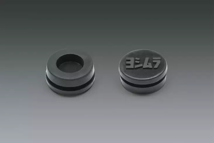 Yoshimura RUBBER GROMMET WITH LOGO TO COVER END-CAP INSERT HOLE FOR RS-9 MUFFLE - Duell MP varaosat ja tarvikkeet - 112329 - 1