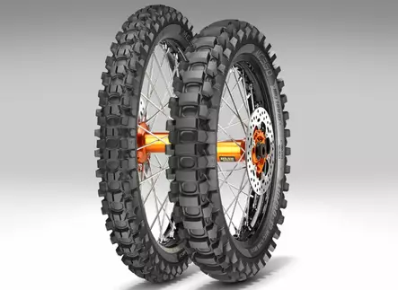 Metzeler Roadtec Scooter 130/60-13 M/C 53P TL Fr. - Duell renkaat - 89529 - 1