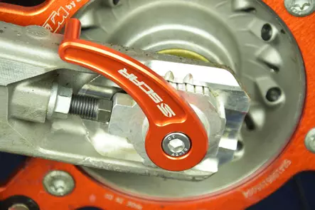 Scar Rear axle pull- KTM Husqvarna GasGas - Orange color - Duell MP varaosat ja tarvikkeet - 75389 - 1